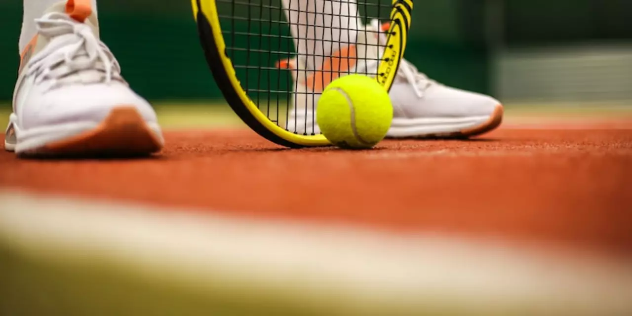 How does a tennis ball's material affect its bounce?